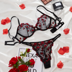 Small Plum Blossom Accent Lace Women's Sexy Lingerie Set (Bra + Panty)